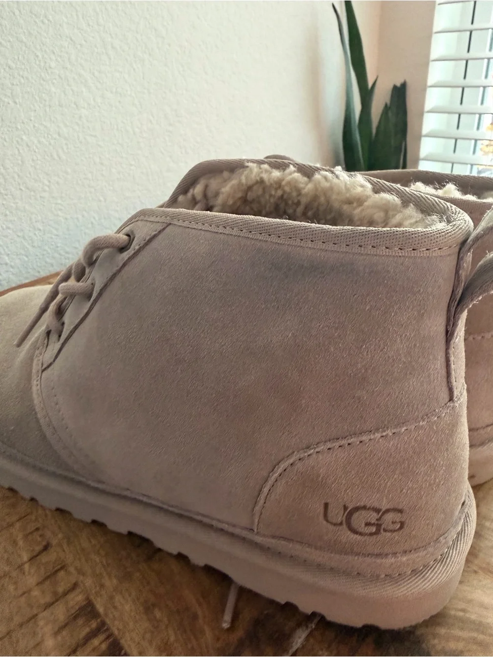 UGG Neumel Chukka Boots Men’s 11 Chestnut Suede Sheepskin Lined